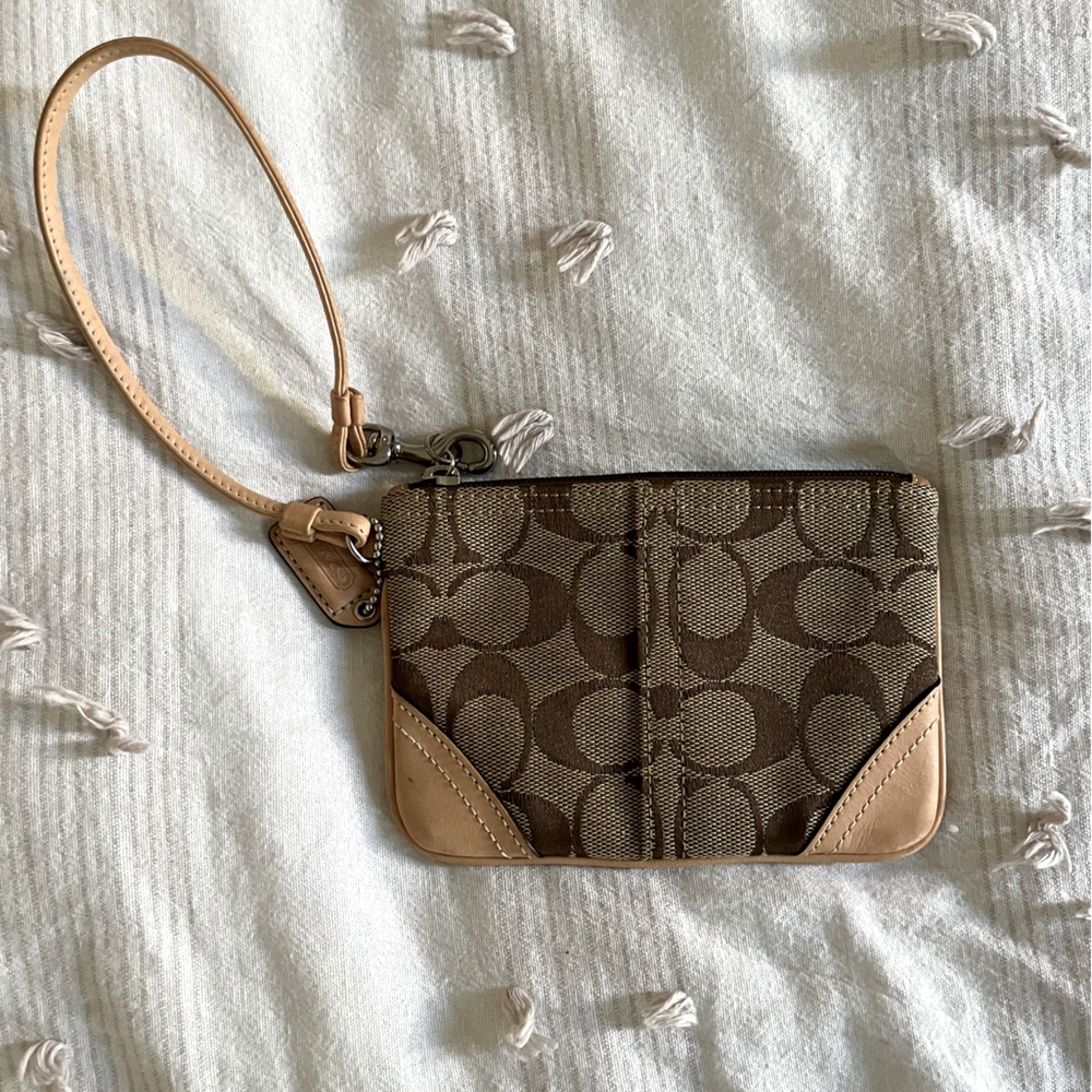 Trendy Vintage Coach Wristlet